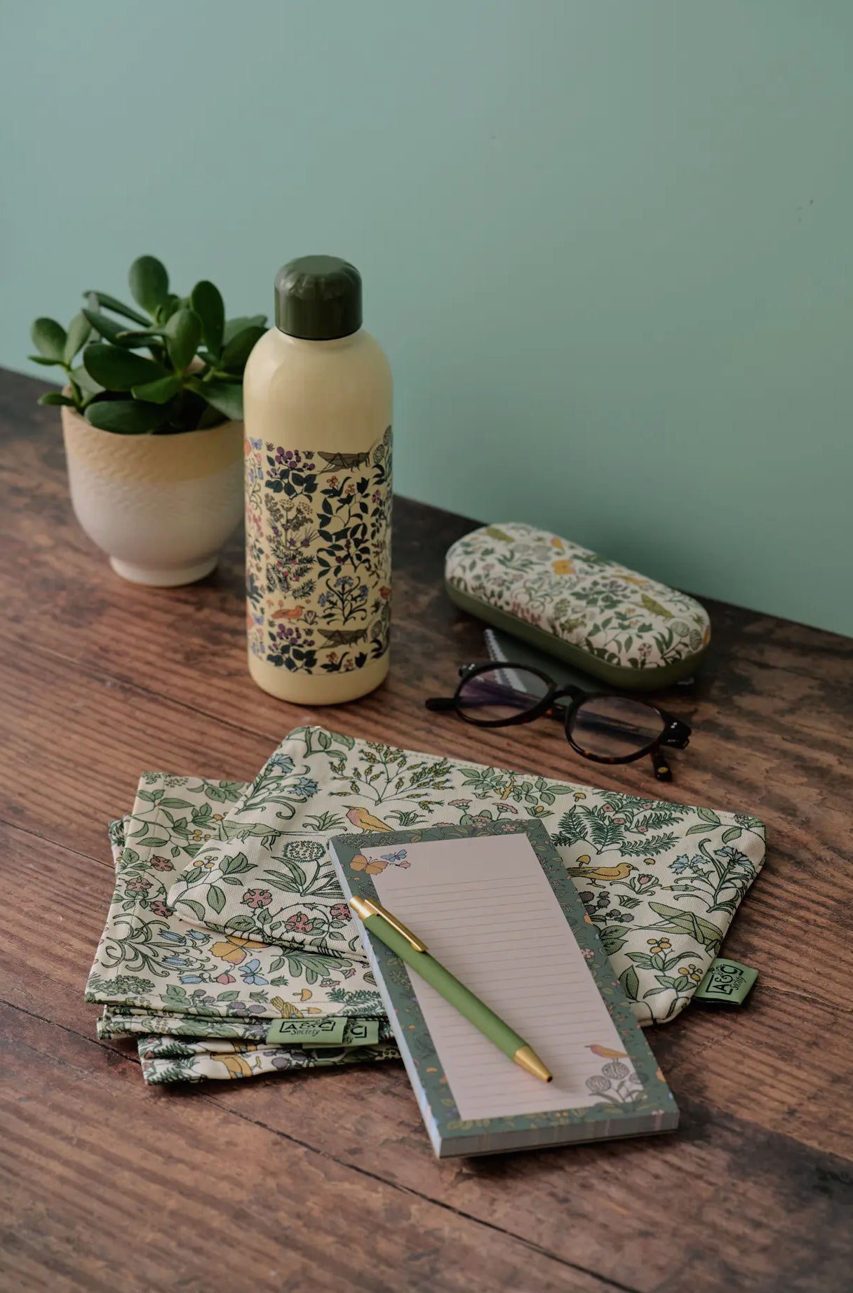 Lined Memo Pad - Botanical Wildlife Garden Design