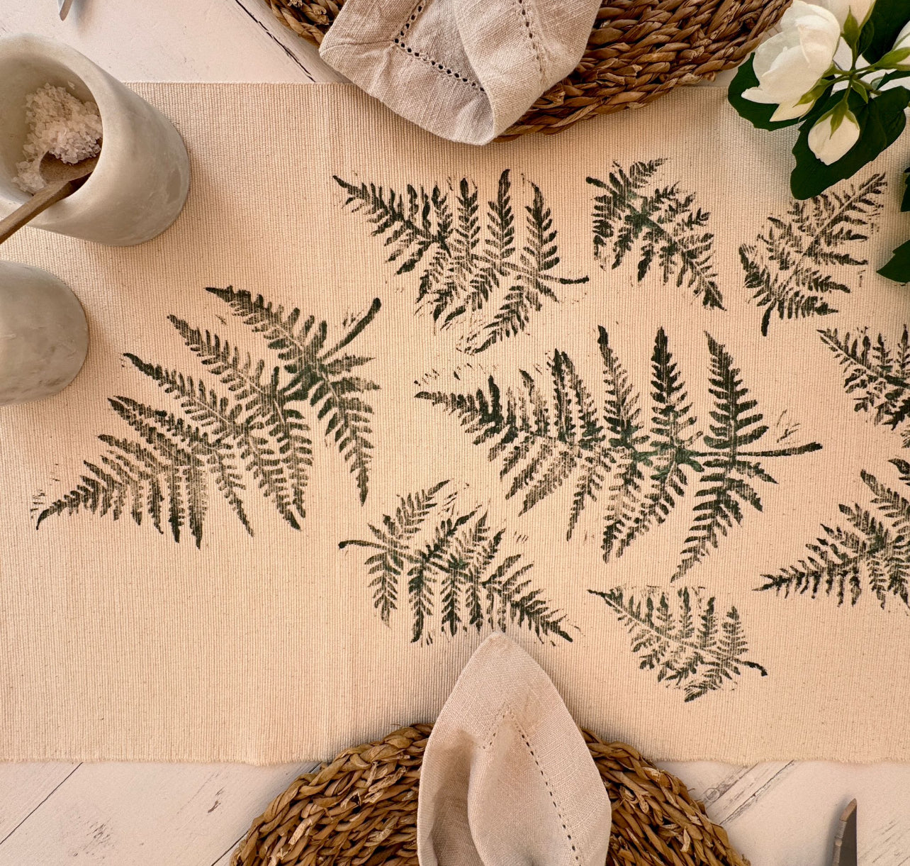 Seashells & Lavender Fern Leaf Table Runner - cream 130 x 35cm