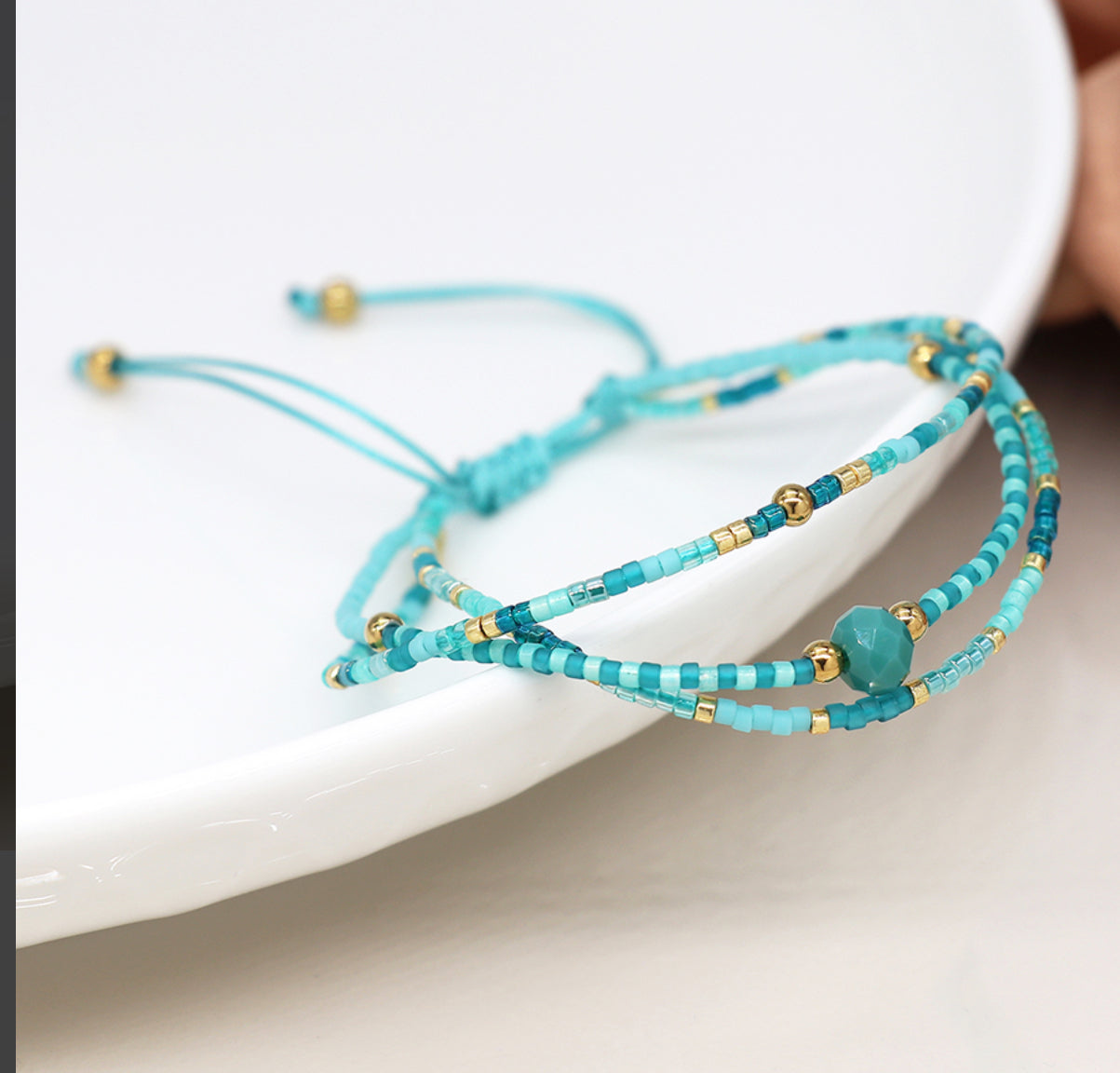 Turquoise adjustable beaded bracelet from Happybara.