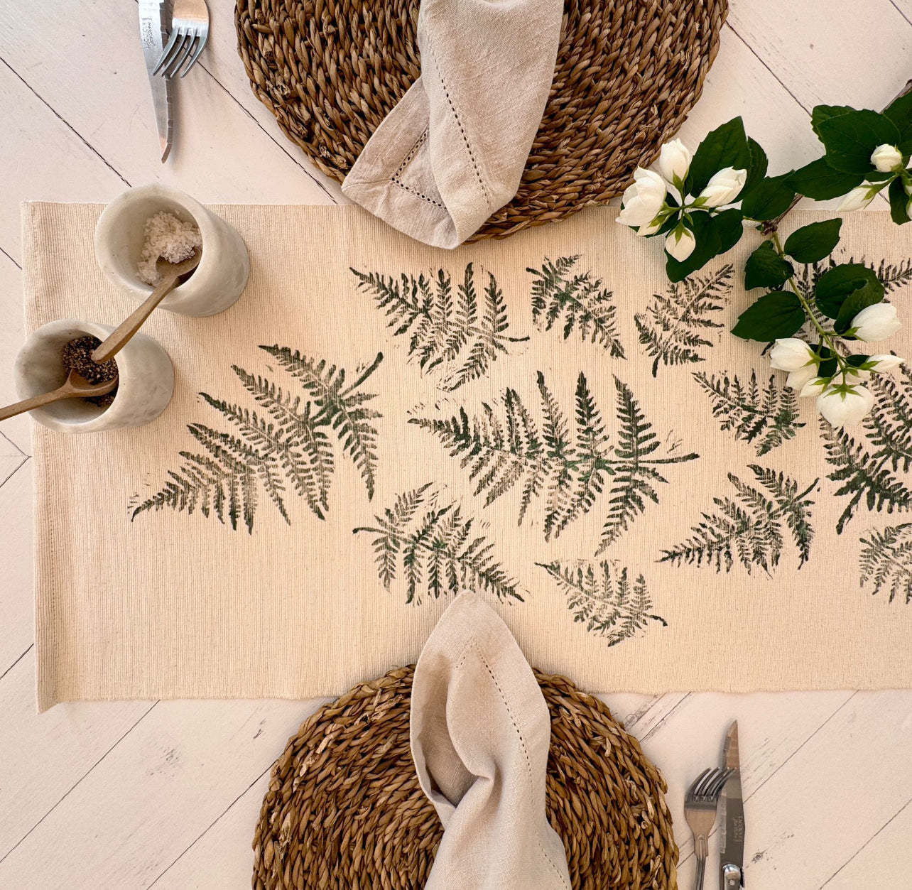Seashells & Lavender Fern Leaf Table Runner - cream 130 x 35cm