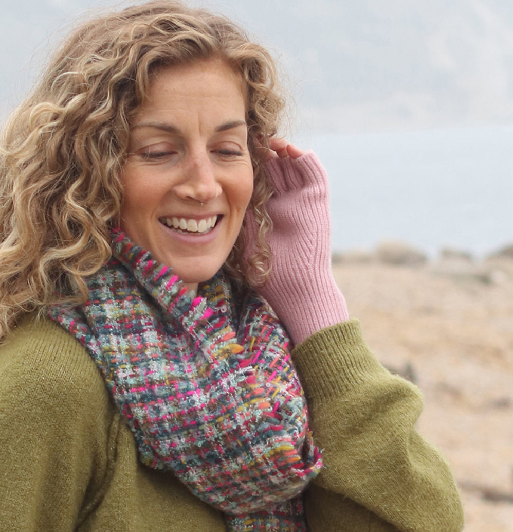 Dusky pink recycled wool blend fingerless gloves - ribbed design