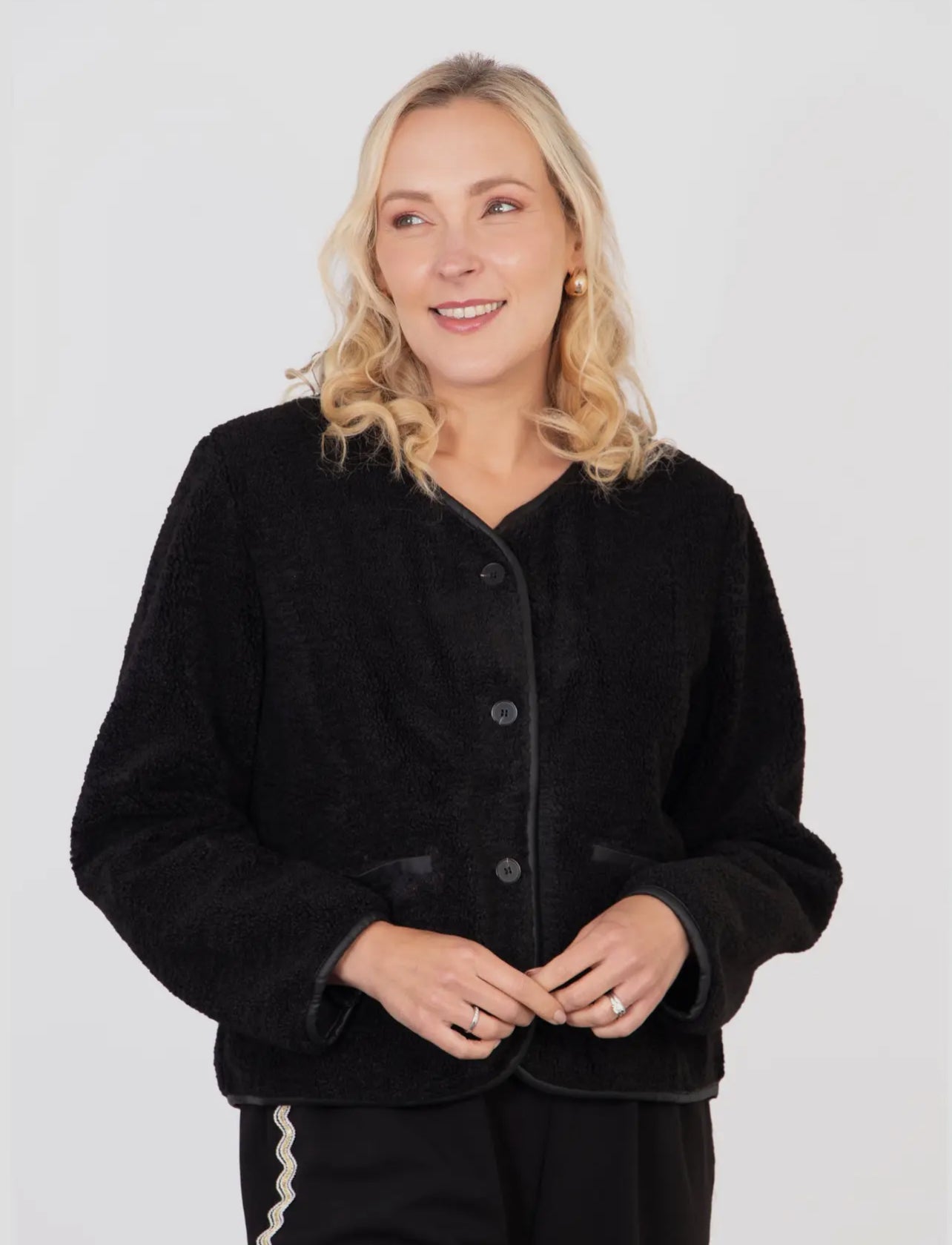 Greta Fleece Short Box Jacket - Black Borg
