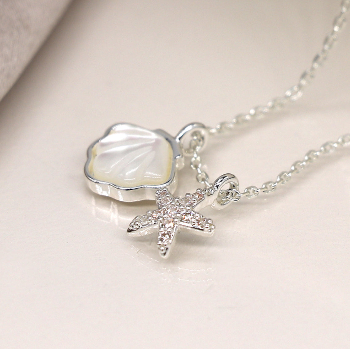 Shell and starfish necklace in silver