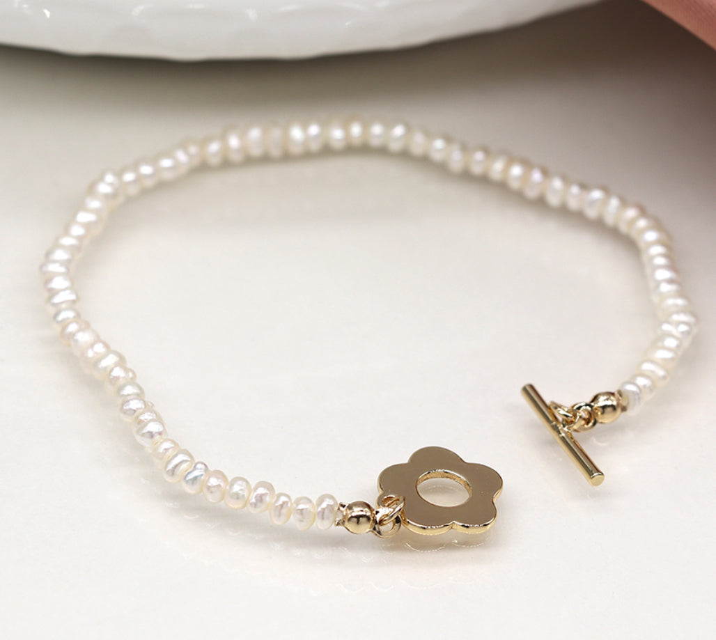 Ivory freshwater pearl and golden retro flower clasp bracelet