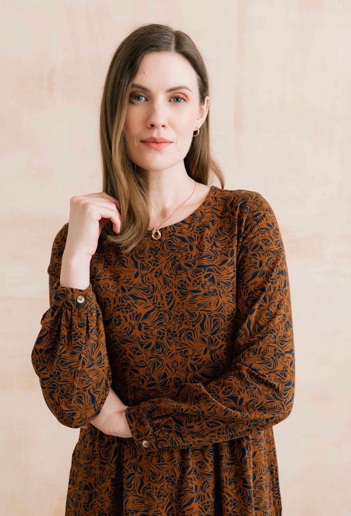 DAMSON ORGANIC JERSEY PRINTED MIDI DRESS BURNT CARAMEL