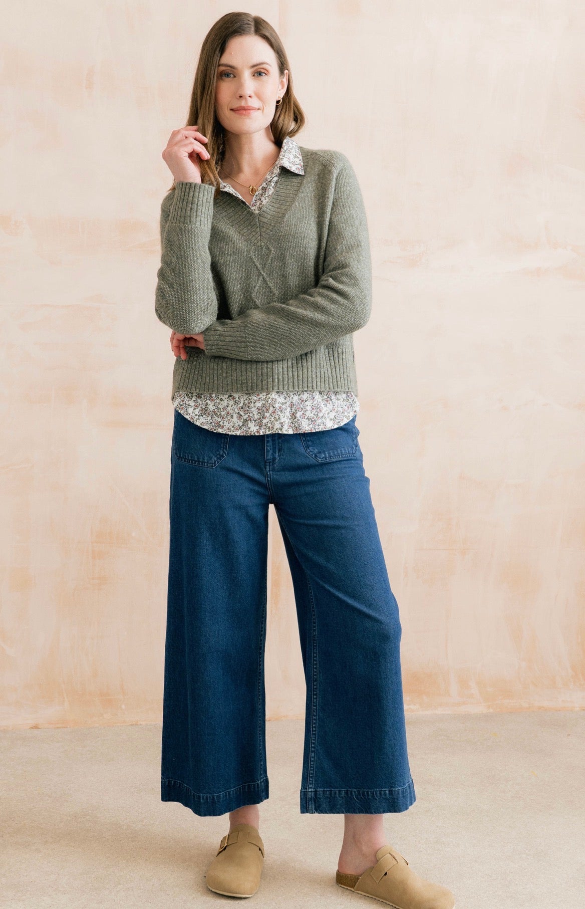 WICKRIDGE TEXTURED KNIT V-NECK JUMPER SAGE
