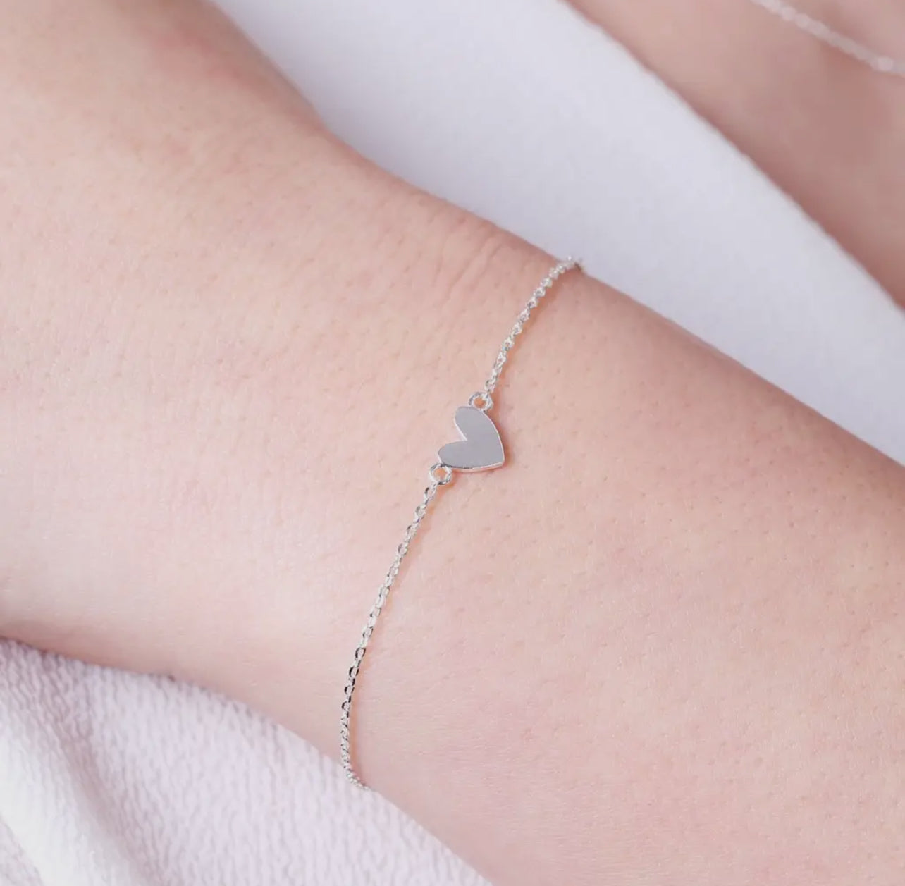 Silver shiny heart bracelet