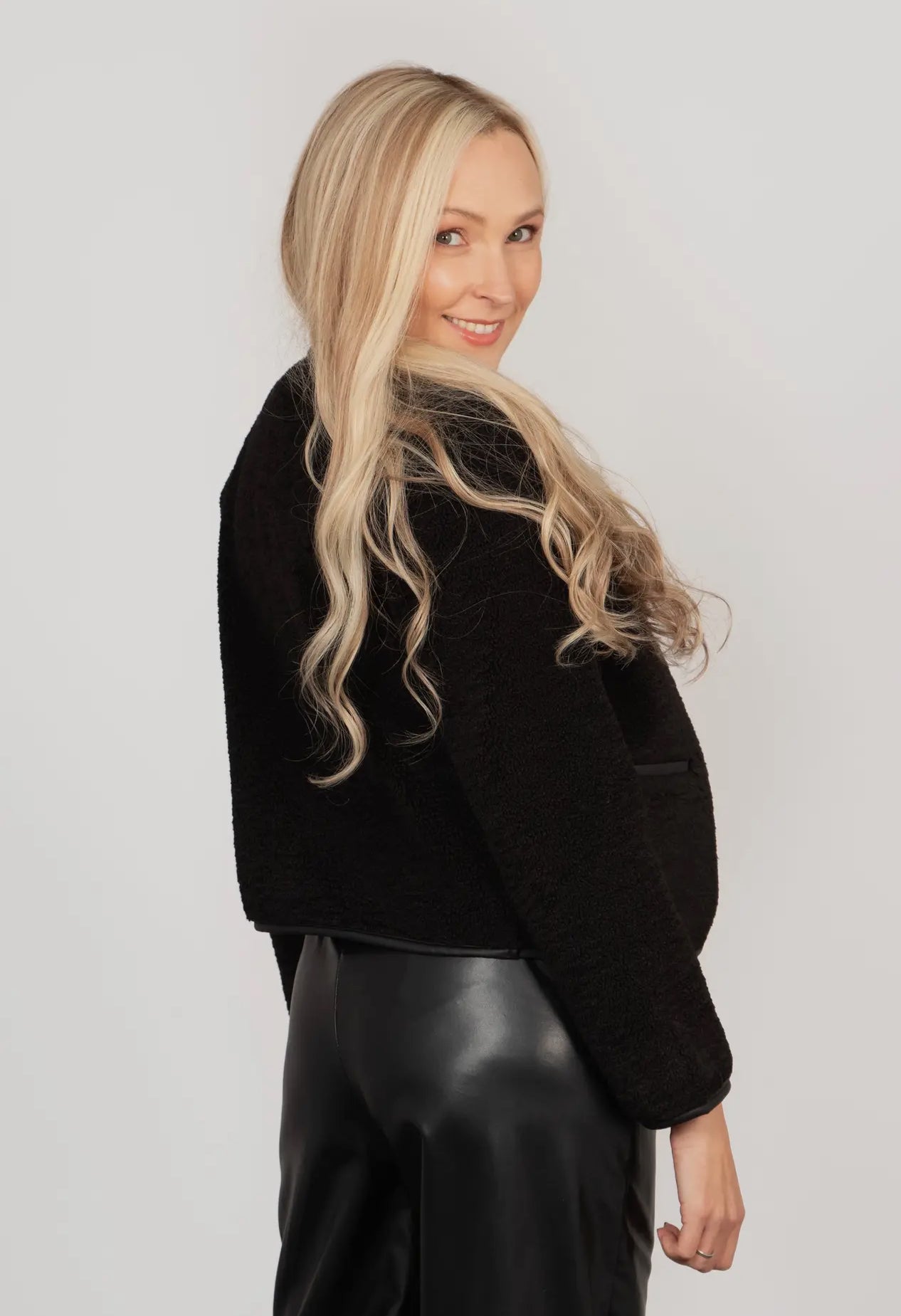 Greta Fleece Short Box Jacket - Black Borg