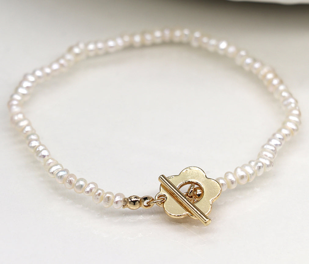 Ivory freshwater pearl and golden retro flower clasp bracelet