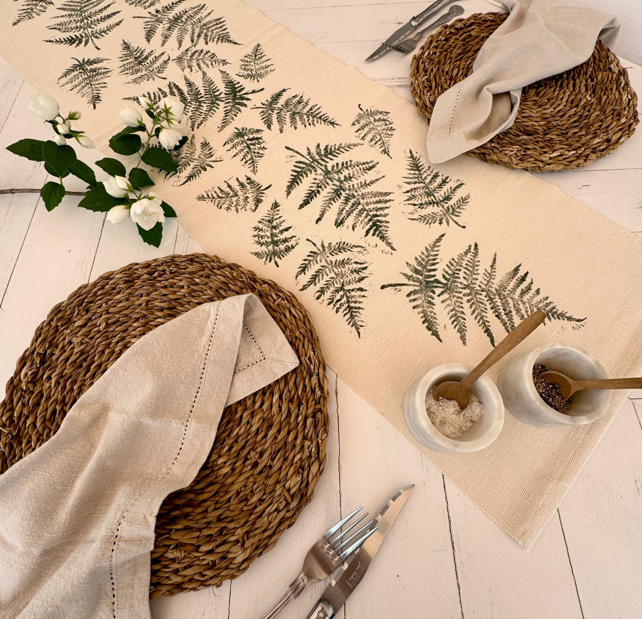Seashells & Lavender Fern Leaf Table Runner - cream 130 x 35cm