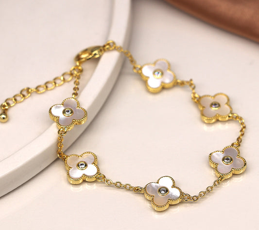 Golden chain and quatrefoil bracelet with Shell insets